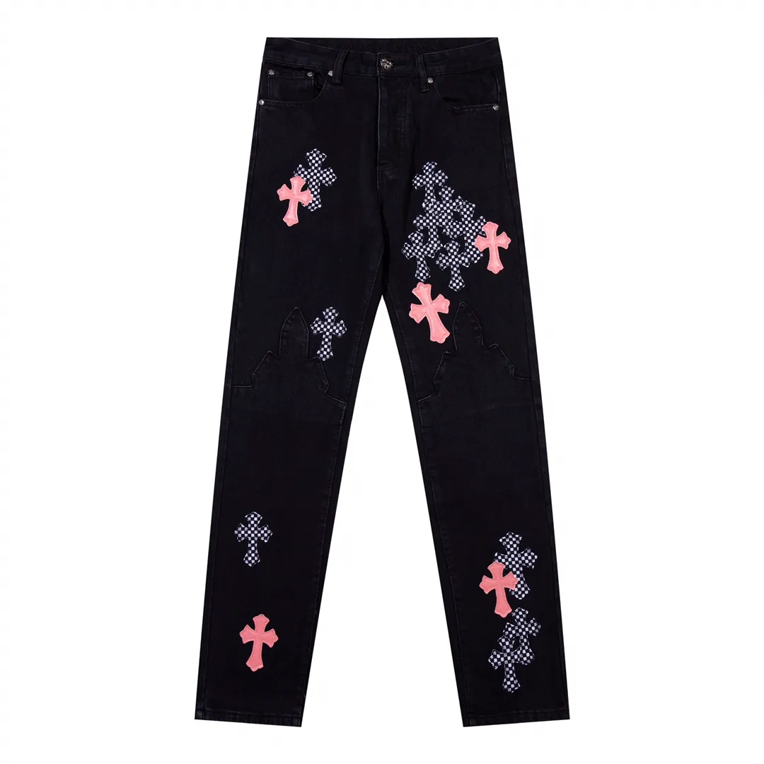 P280 model number: D342 ChromeHearts ChromeHearts checkerboard contrasting leather patch straight pants ceiling-level jeans, a pair is hard to find at the counter‼ ️About Zangyin✅This is an extremely luxurious fashion brand that can also be called the aristocracy of the high street. It has always been an exclusive brand for some hipsters or rich second generations. The color of this model is already very eye-catching by using a unique washed material. It is decorated with pink patch cross flowers, which cleverly highlights the charm of the brand. Secondly, this model adopts a classic high-waist cut design, which highlights the long legs and fashionable temperament of the upper body. The brand is highly recognizable and the slim-fitting configuration is more suitable for daily wear. The personality will be fashionable and the specifications can be seen at a glance. Materials and technology ✅ Needless to say, this point goes without saying. As an excellent craftsman brand, Zangyin's requirements for details and craftsmanship are really perfect. The washed color of this model has gone through a lot of processes, not to mention the embellishment of the denim appliqués. It is also purely handmade and sewn. Just like what they believe in, only handmade things have soul and have the meaning of wearing. A top-notch heavy-duty fashionable denim item, recommended by both hands‼ ️ Size: 28, 30, 32, 34, 36 (S-XXL) Color: black Size reference: Pants length 100 102 104 106 106 Waist 72 76 80 84 88 Recommended weight S (about 110 pounds) M (about 140 pounds) L (about 140 pounds) XL (about 165) XXL (about 185)
